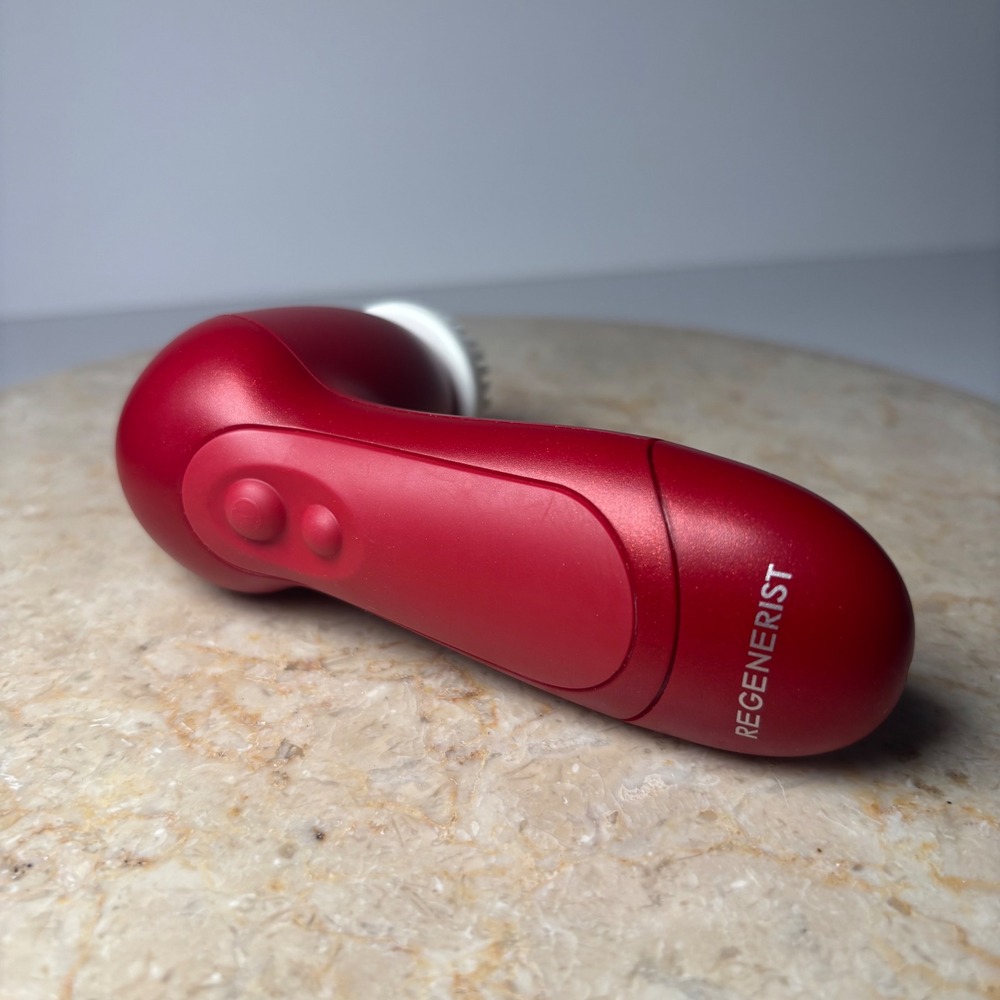 Olay Regenerist Facial Cleansing Device OY-1 Red 2-Speed Rotating Brush OS